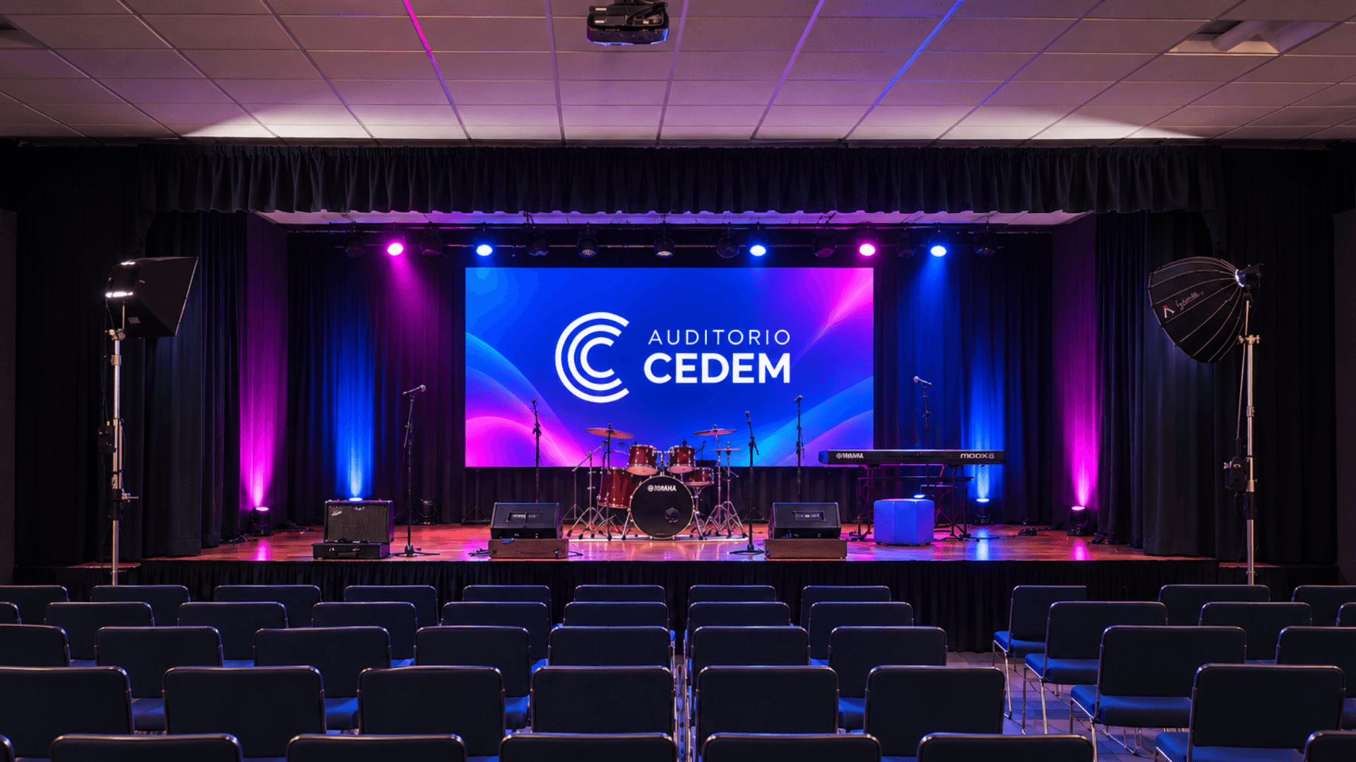 Vista panorámica del escenario y pantalla LED de Auditorio CEDEM