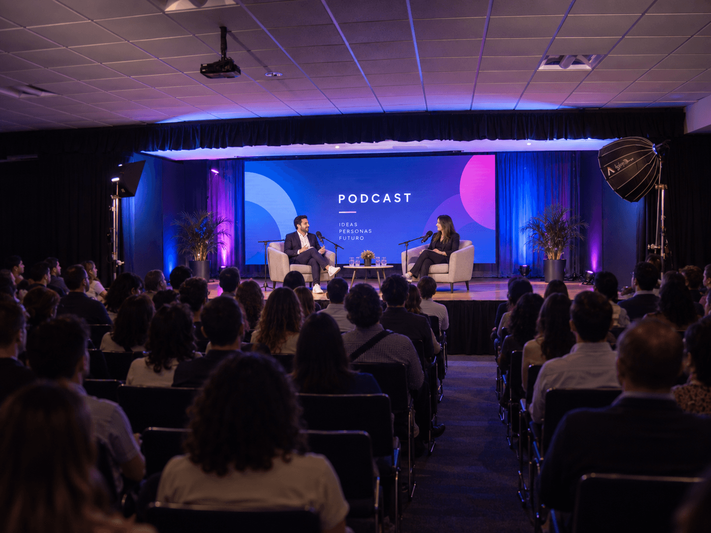 Podcast con público en Auditorio CEDEM
